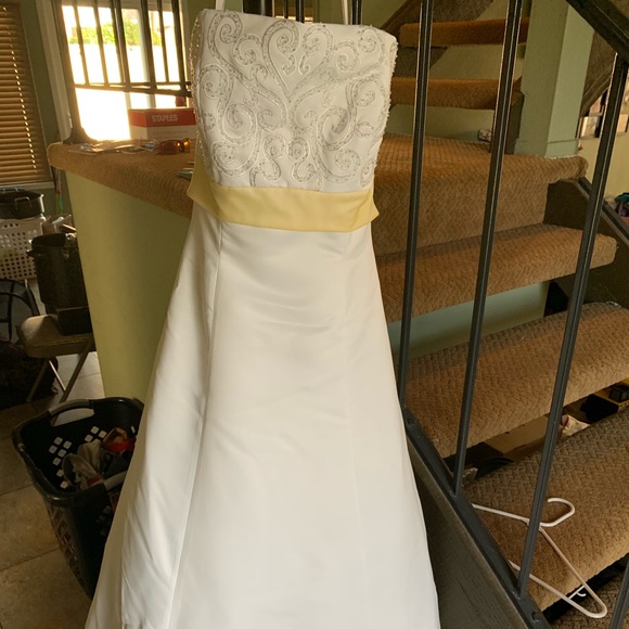 Jasmine Couture Wedding Dress - Picture 2 of 4